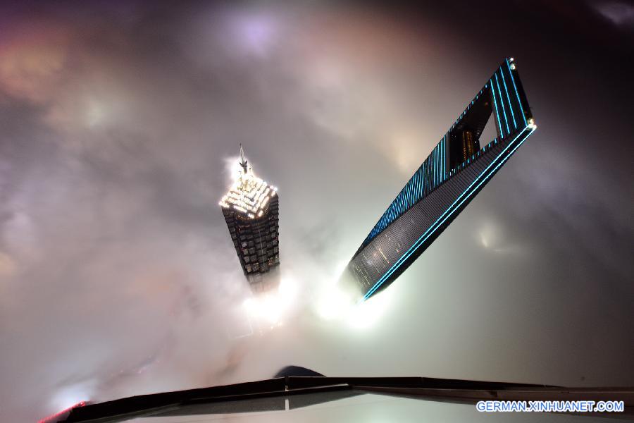 #CHINA-SHANGHAI-BUILDINGS IN FOG (CN)