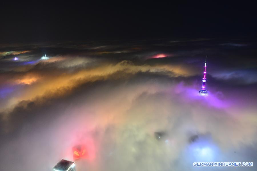 #CHINA-SHANGHAI-BUILDINGS IN FOG (CN)