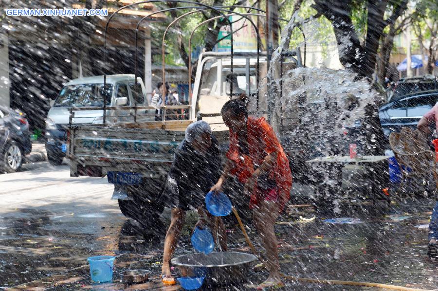 CHINA-YUNNAN-DEHONG-WATER-SPRINKLING FESTIVAL (CN) 