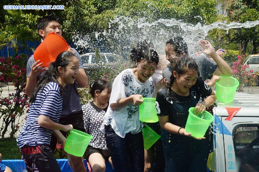 CHINA-YUNNAN-DEHONG-WATER-SPRINKLING FESTIVAL (CN) 