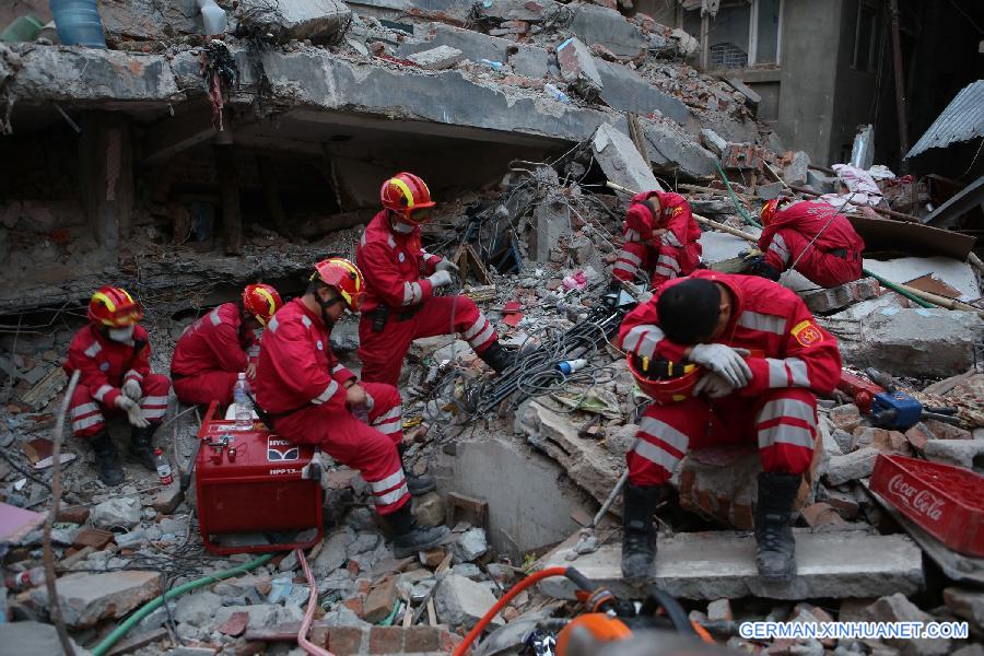 NEPAL-KATMANDU-CHINA-RESCUE TEAM-SURVIVOR