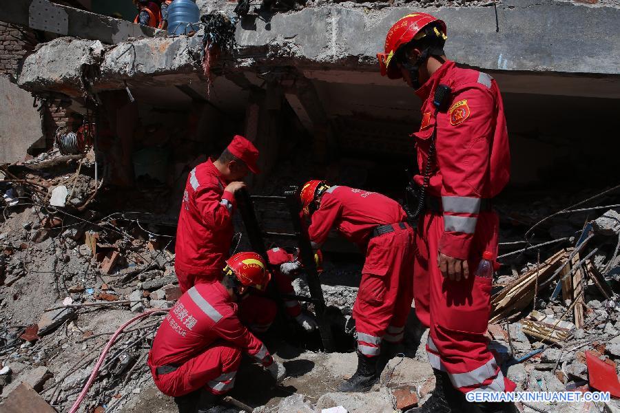 NEPAL-KATMANDU-CHINA-RESCUE TEAM-SURVIVOR