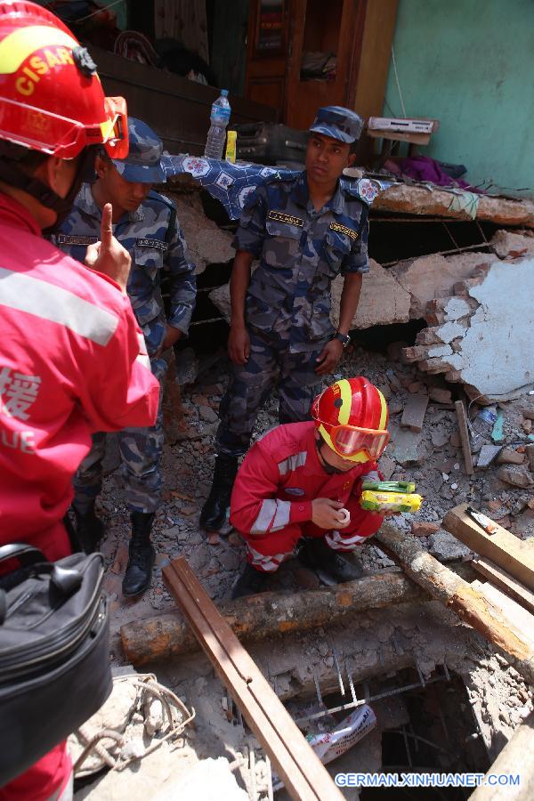 NEPAL-KATMANDU-CHINA-RESCUE TEAM-SURVIVOR