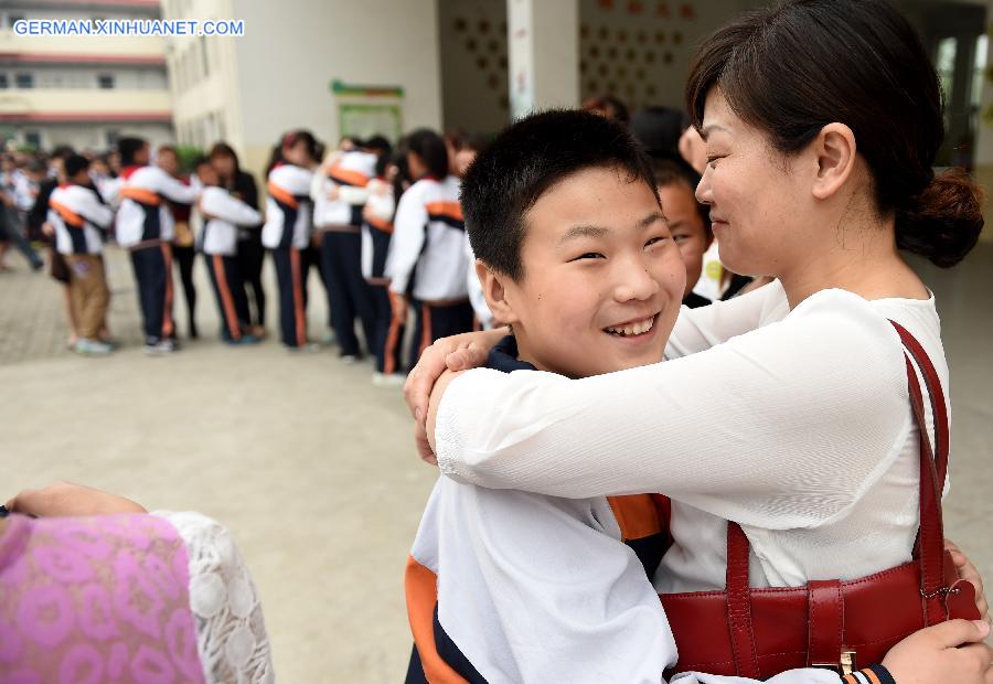 CHINA-ANHUI-HEFEI-WORLD SMILE DAY(CN)