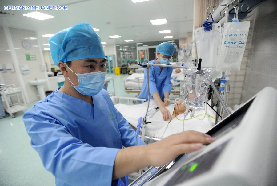 #CHINA-INTERNATIONAL NURSES DAY-MALE NURSE (CN)