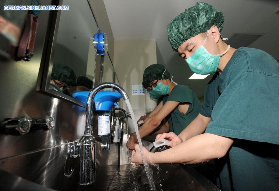 #CHINA-INTERNATIONAL NURSES DAY-MALE NURSE (CN)