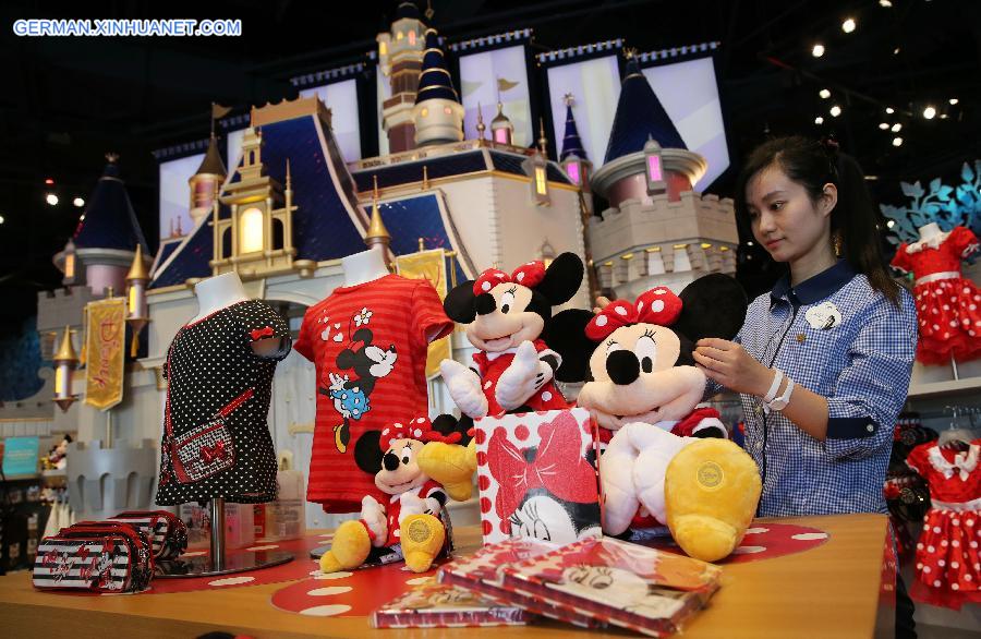 CHINA-SHANGHAI-DISNEY STORE-OPEN (CN)