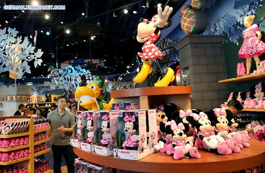 CHINA-SHANGHAI-DISNEY STORE-OPEN (CN)