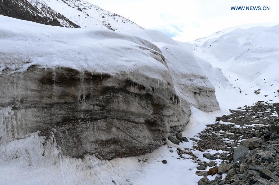 Glaciers on Qilian Mountains have shrunk 36 square kilometers over the past 10 years, and the altitudes of terminal and snow line have risen on average 2-6.5 meters per year.