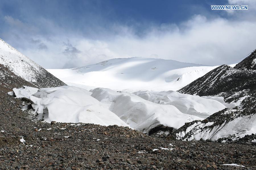 Glaciers on Qilian Mountains have shrunk 36 square kilometers over the past 10 years, and the altitudes of terminal and snow line have risen on average 2-6.5 meters per year.