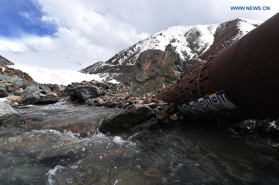 Glaciers on Qilian Mountains have shrunk 36 square kilometers over the past 10 years, and the altitudes of terminal and snow line have risen on average 2-6.5 meters per year.