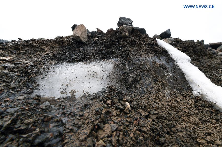 Glaciers on Qilian Mountains have shrunk 36 square kilometers over the past 10 years, and the altitudes of terminal and snow line have risen on average 2-6.5 meters per year.