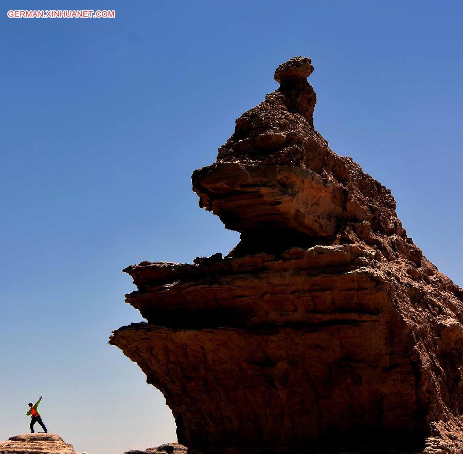 CHINA-GANSU-DUNHUANG-YARDANG LANDFORMS (CN)