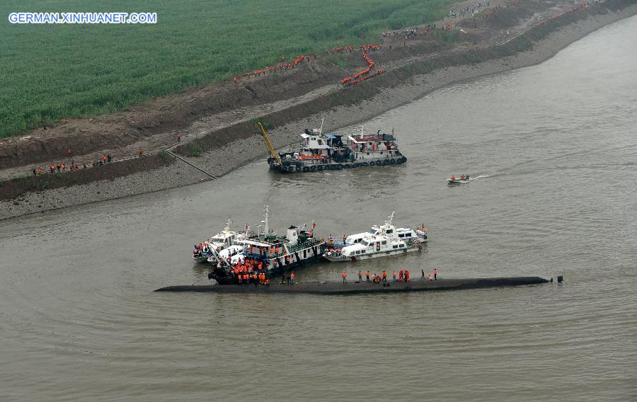 CHINA-HUBEI-JIANLI-SINKING SHIP-RESCUE (CN)