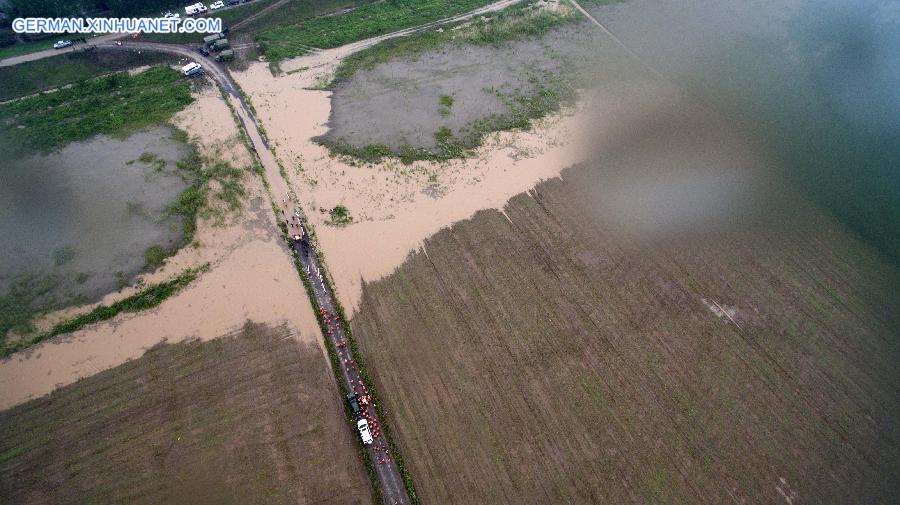 CHINA-HUBEI-JIANLI-SINKING SHIP-RESCUE (CN*)