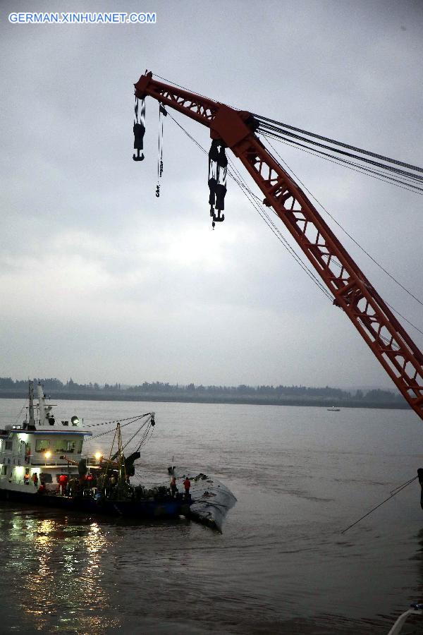 #CHINA-HUBEI-JINGZHOU-SINKING SHIP-RESCUE (CN)