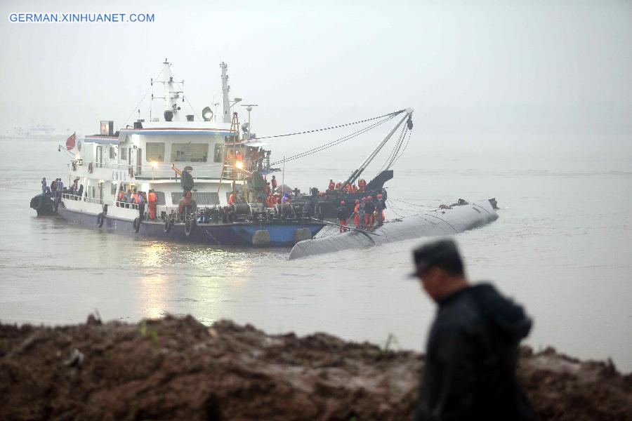 #CHINA-HUBEI-JINGZHOU-SINKING SHIP-RESCUE (CN)