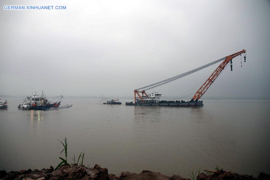 #CHINA-HUBEI-JINGZHOU-SINKING SHIP-RESCUE (CN)