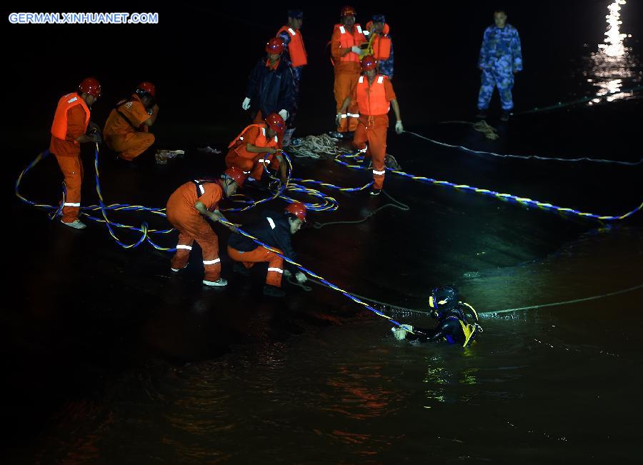 CHINA-HUBEI-JIANLI-SINKING SHIP-RESCUE (CN)