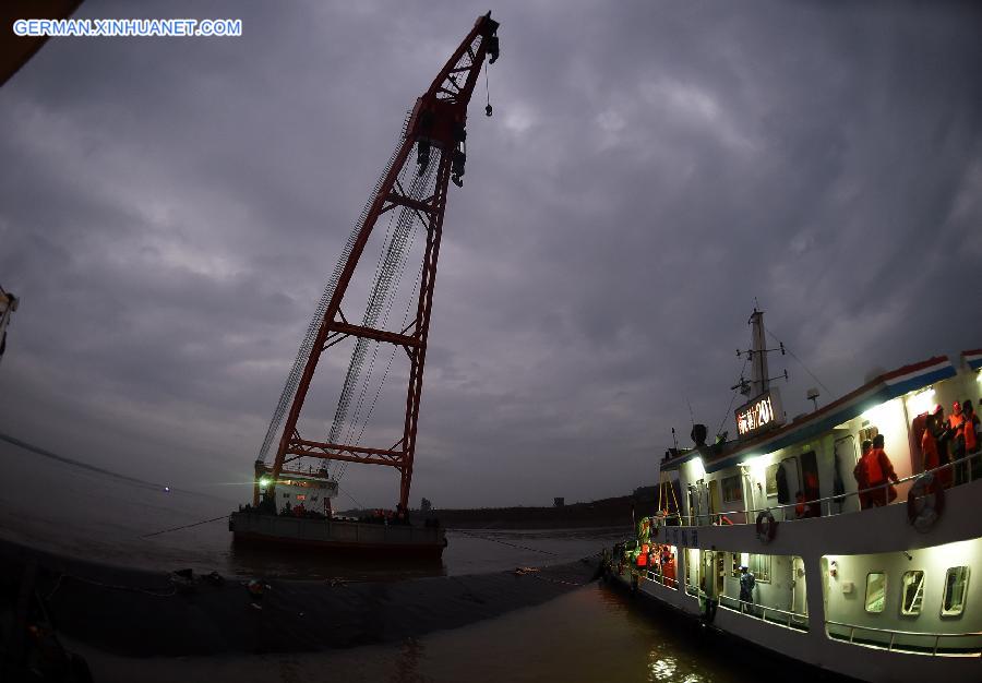 CHINA-HUBEI-JIANLI-SINKING SHIP-RESCUE (CN)