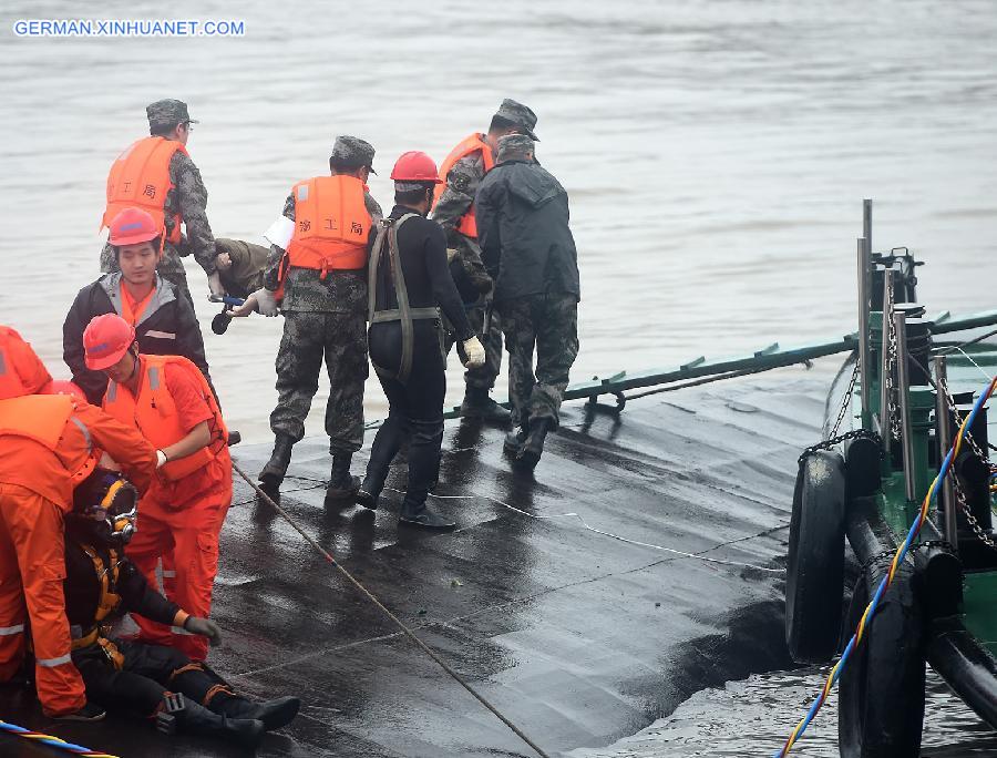 CHINA-HUBEI-JIANLI-SINKING SHIP-RESCUE (CN)