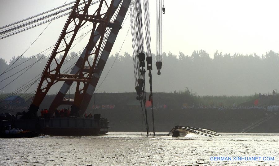 CHINA-HUBEI-SHIP SINKING-RESCUE (CN)