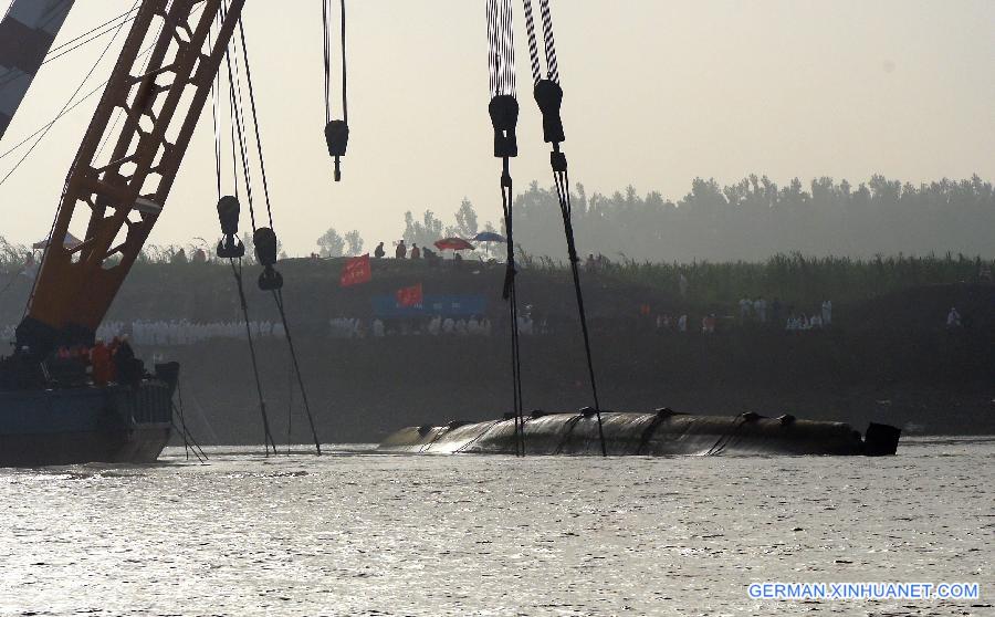 CHINA-HUBEI-SHIP SINKING-RESCUE (CN)