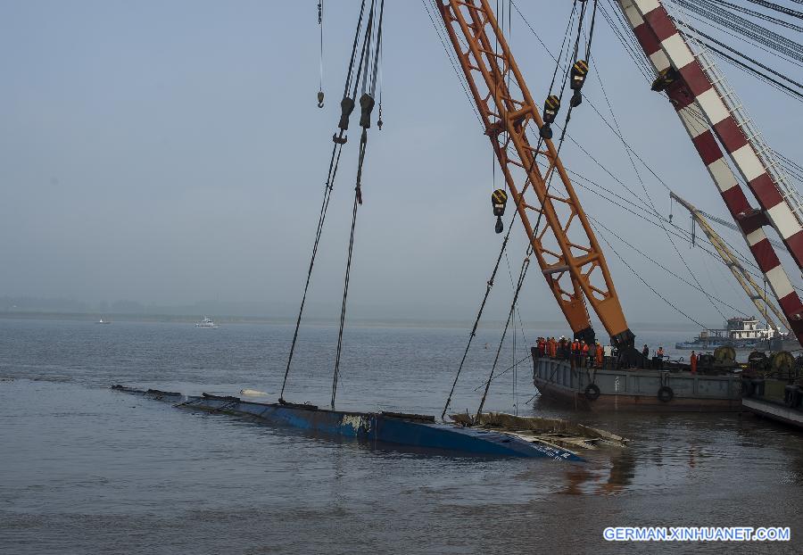 CHINA-HUBEI-SHIP SINKING-RESCUE (CN)