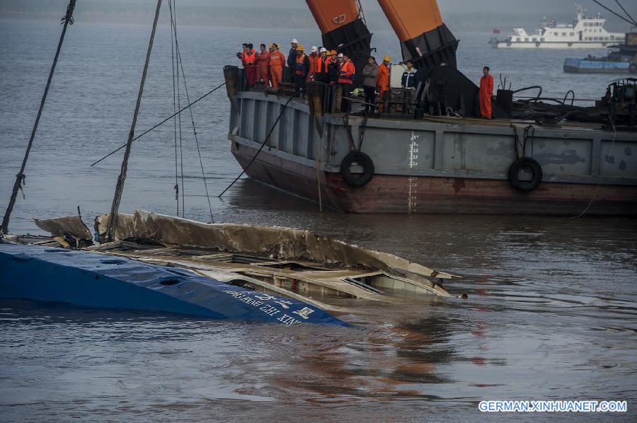 CHINA-HUBEI-SHIP SINKING-RESCUE (CN)