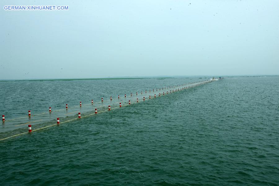 CHINA-JIANGXI-POYANG LAKE-ROAD-FLOOD (CN)