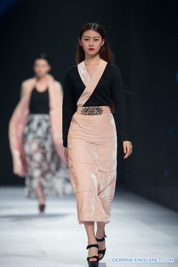 #CHINA-WUHAN-GRADUATES-FASHION SHOW(CN)