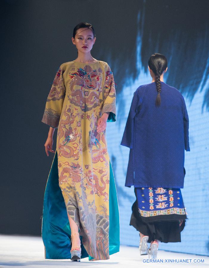 #CHINA-WUHAN-GRADUATES-FASHION SHOW(CN)