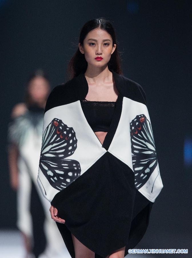 #CHINA-WUHAN-GRADUATES-FASHION SHOW(CN)