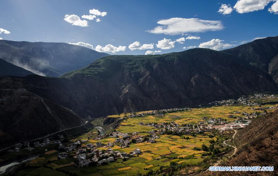 CHINA-SICHUAN-XIANGCHENG-COUNTRYSIDE SCENERY (CN)