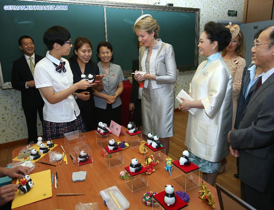 CHINA-BEIJING-PENG LIYUAN-QUEEN MATHILDE OF BELGIUM-SCHOOL-VISIT (CN)