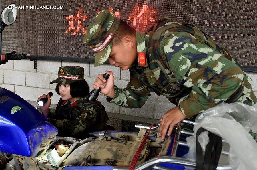 CHINA-YUNNAN-DEHONG-ANTI-DRUG FEMALE SOLDIER(CN)
