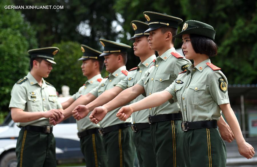 CHINA-YUNNAN-DEHONG-ANTI-DRUG FEMALE SOLDIER(CN)