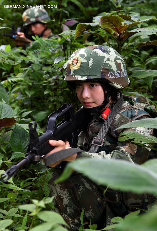 CHINA-YUNNAN-DEHONG-ANTI-DRUG FEMALE SOLDIER(CN)