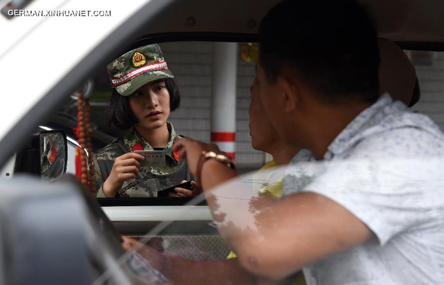 CHINA-YUNNAN-DEHONG-ANTI-DRUG FEMALE SOLDIER(CN)