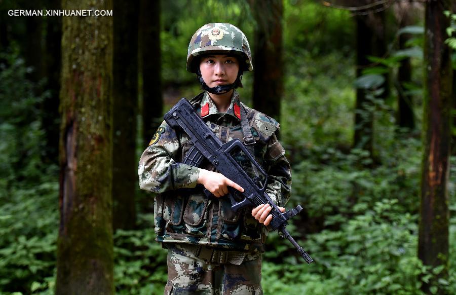 CHINA-YUNNAN-DEHONG-ANTI-DRUG FEMALE SOLDIER(CN)