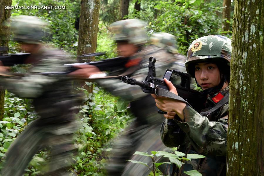 CHINA-YUNNAN-DEHONG-ANTI-DRUG FEMALE SOLDIER(CN)