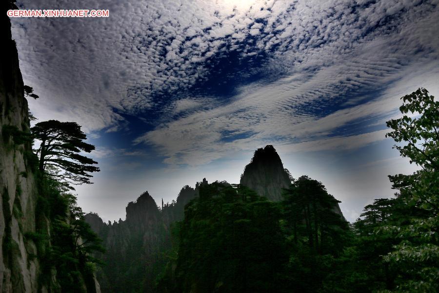 #CHINA-ANHUI-HUANGSHAN-CLOUDS(CN)