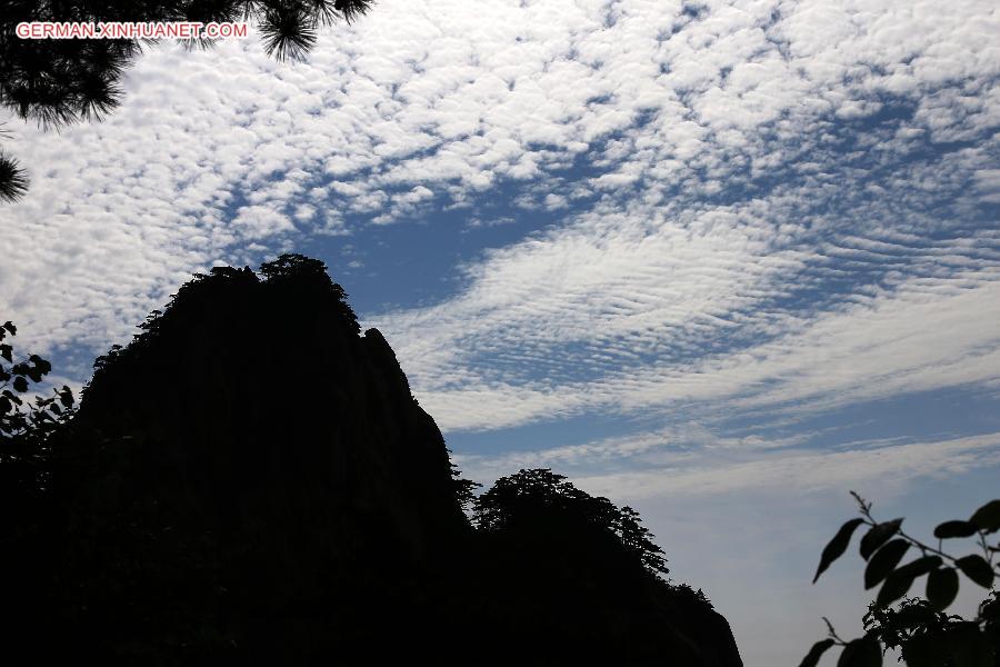 #CHINA-ANHUI-HUANGSHAN-CLOUDS(CN)