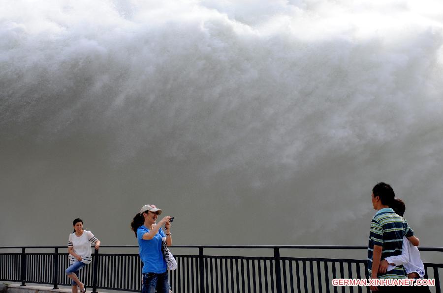 #CHINA-HENAN-YELLOW RIVER-XIAOLANGDI DAM-WATER CASCADES (CN) 