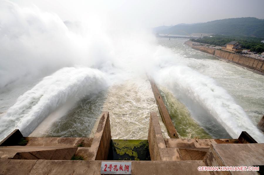 #CHINA-HENAN-YELLOW RIVER-XIAOLANGDI DAM-WATER CASCADES (CN) 