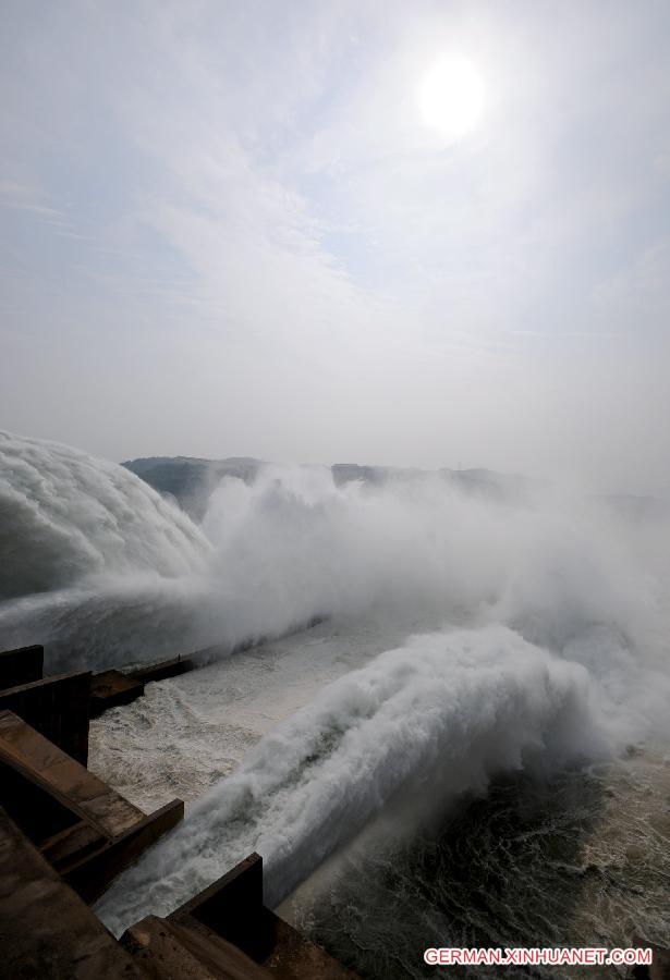 #CHINA-HENAN-YELLOW RIVER-XIAOLANGDI DAM-WATER CASCADES (CN) 