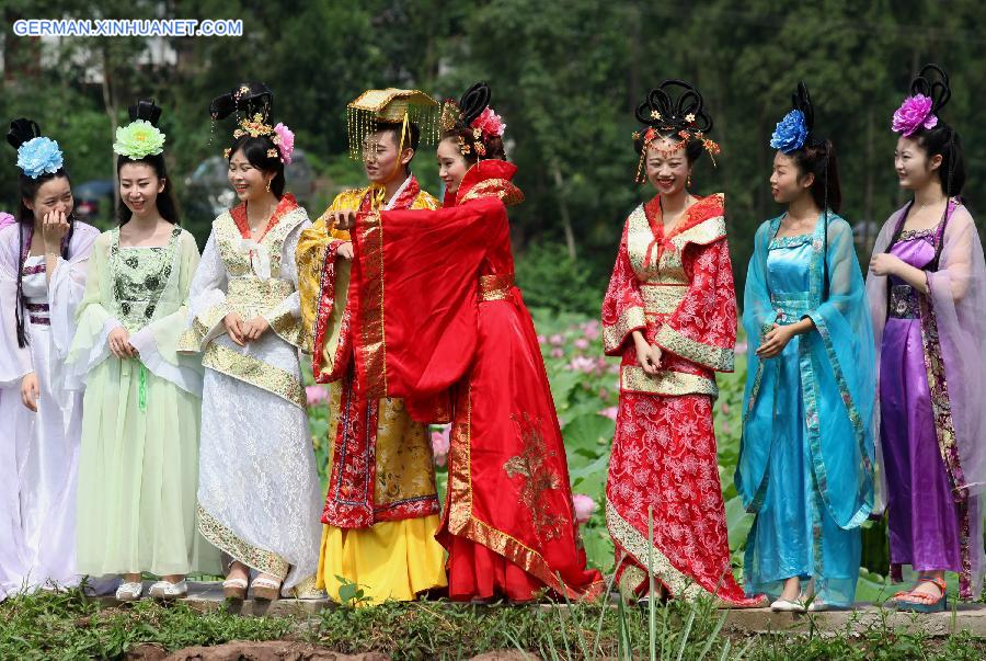 #CHINA-SICHUAN-NEIJIANG-LOTUS FESTIVAL (CN)