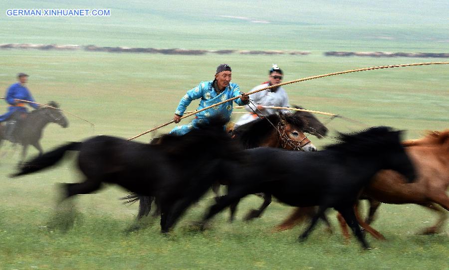 CHINA-INNER MONGOLIA-HERDSMEN-HORSE (CN) 