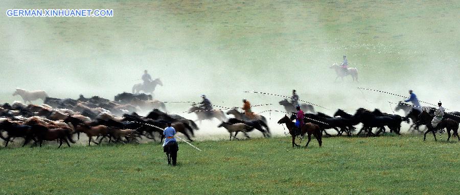 CHINA-INNER MONGOLIA-HERDSMEN-HORSE (CN) 