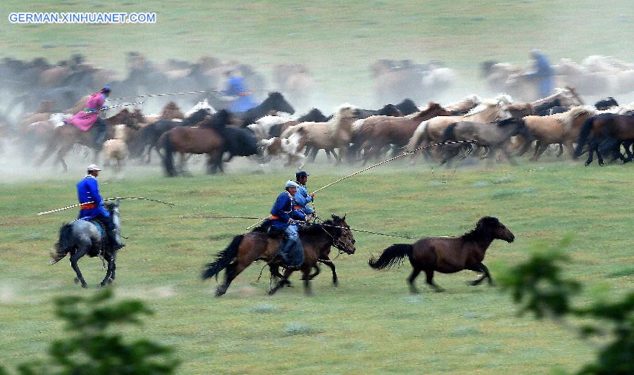 CHINA-INNER MONGOLIA-HERDSMEN-HORSE (CN) 